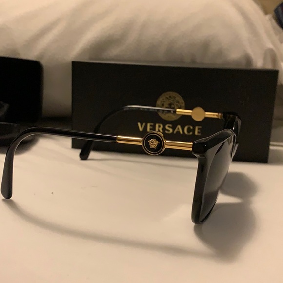 Brand new authentic Versace sunglasses - Picture 2 of 4